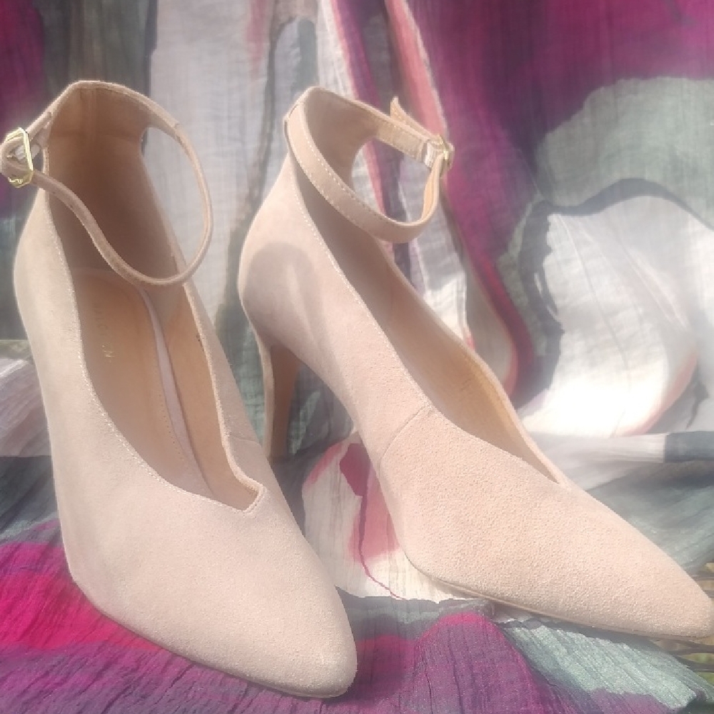 Halogen Beautiful Leather Upper Palomino Colored Suede Heels Size 8
